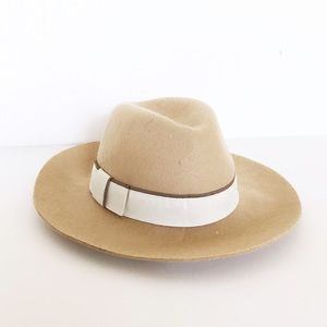 Phase 3 Accessories - NWOT Beige Wool Fedora Hat Phase 3 Accessories - NWOT Beige Wool Fedora Hat