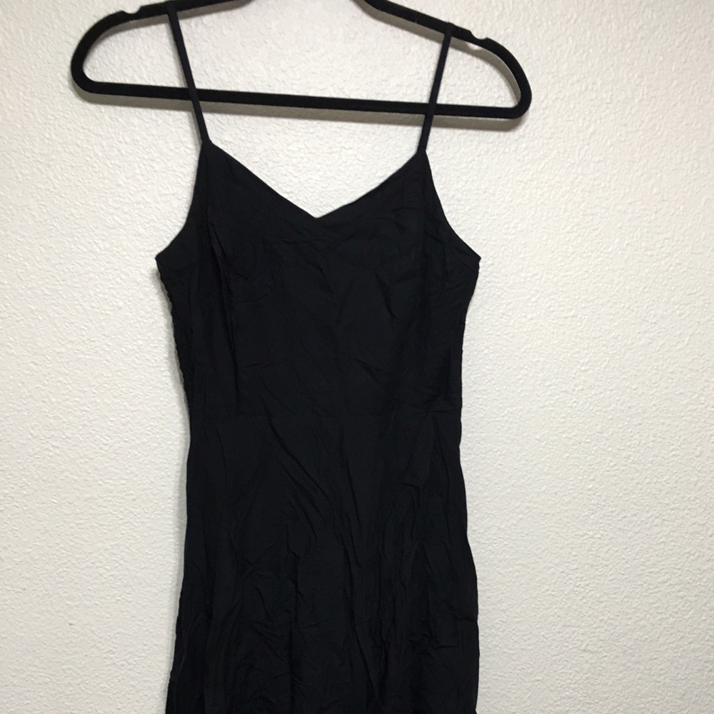 Black sleeveless dress