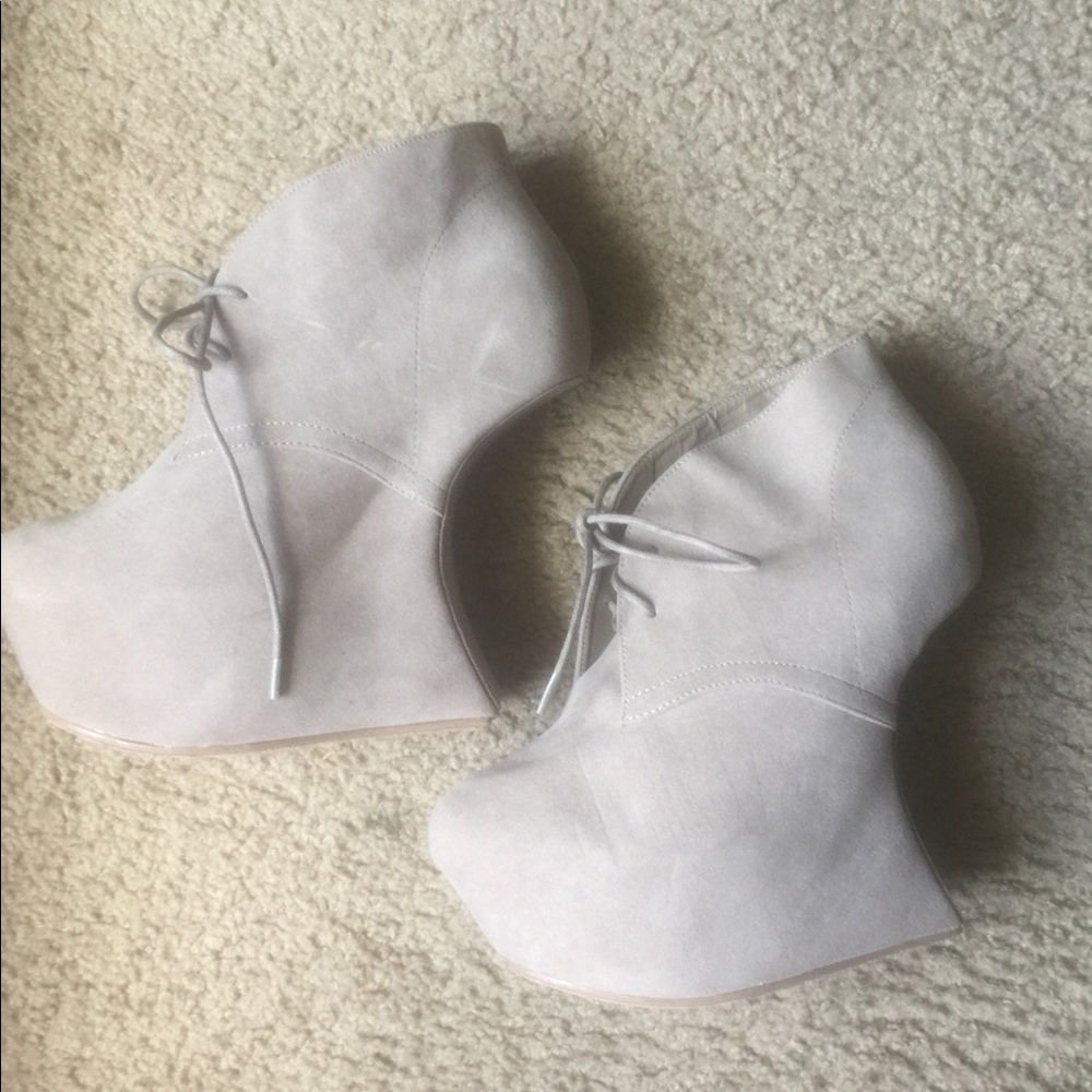 BRAND NEW WEDGES
