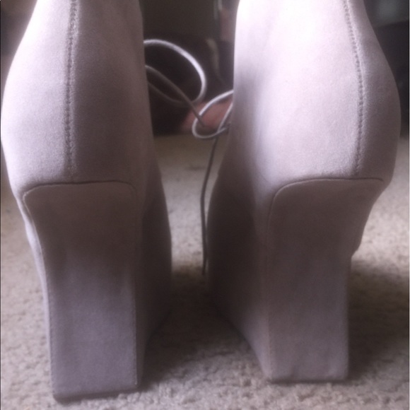 BRAND NEW WEDGES - Picture 3 of 4