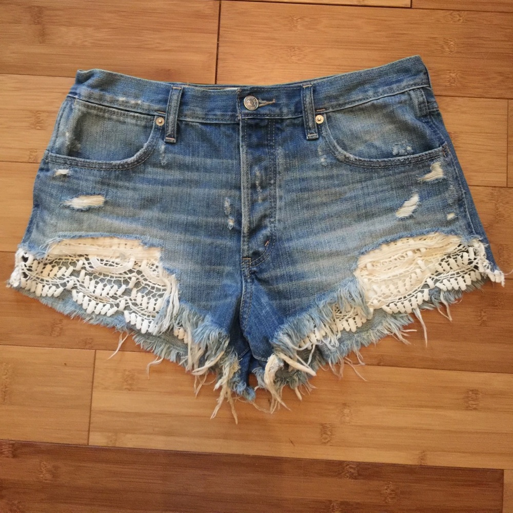Abercrombie & Fitch festival high rise shorts