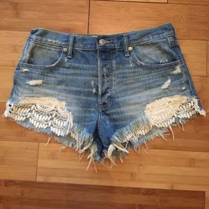 Abercrombie & Fitch festival high rise shorts