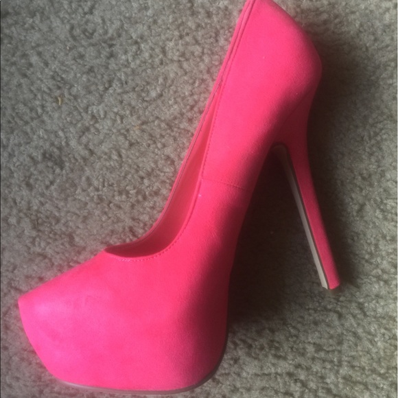 🔥Brand New Pink Heels 🔥 - Picture 2 of 4