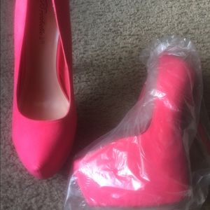 🔥Brand New Pink Heels 🔥