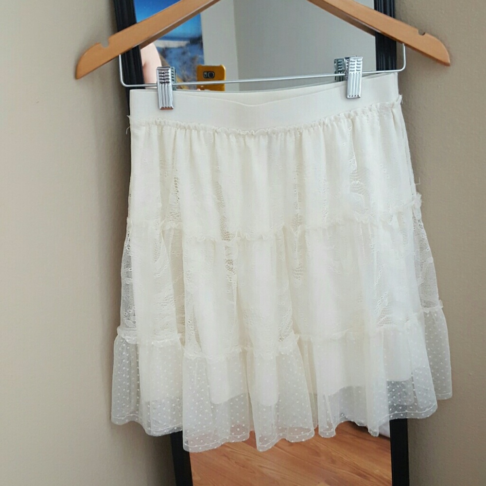 American Eagle lace skirt