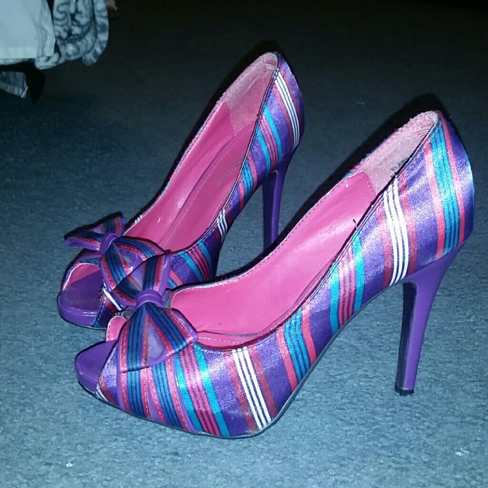 Colorful Anne Michelle pumps