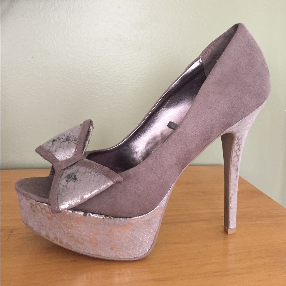 Material Girl Pin-up Girl Like Heels