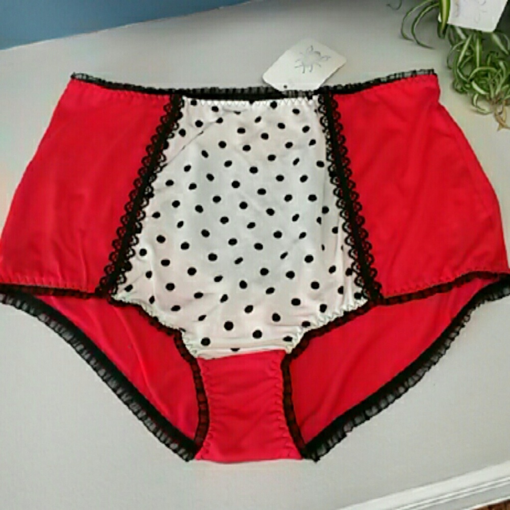 Heart cut out high waist panty NWT