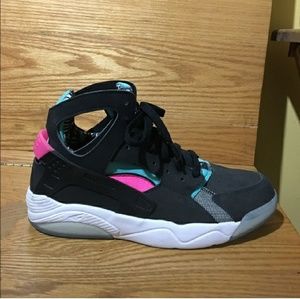 Nike huaraches LOWEST $$ TODAY ONLY