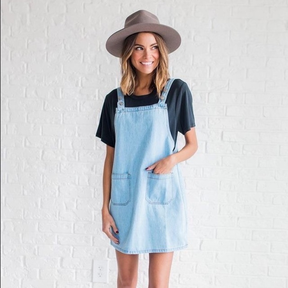 Denim overall dress - 90s trend