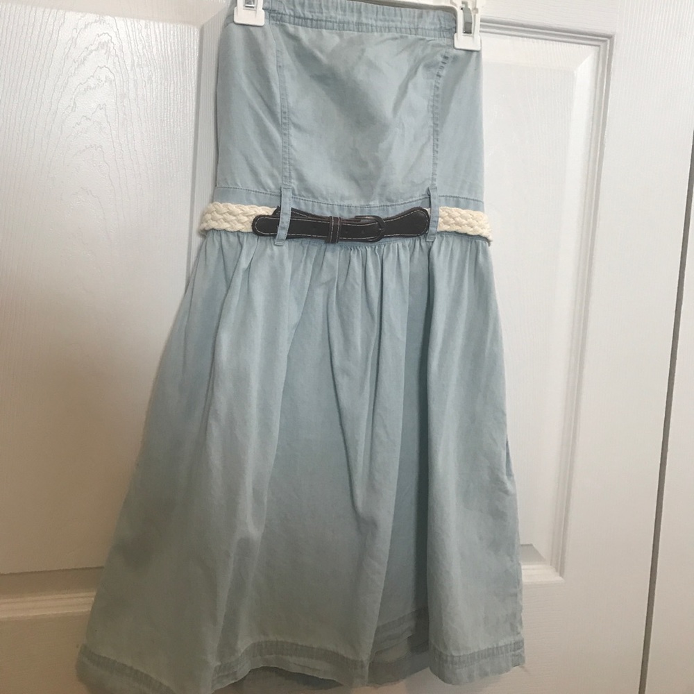 Adorable strapless faux jean dress!✨