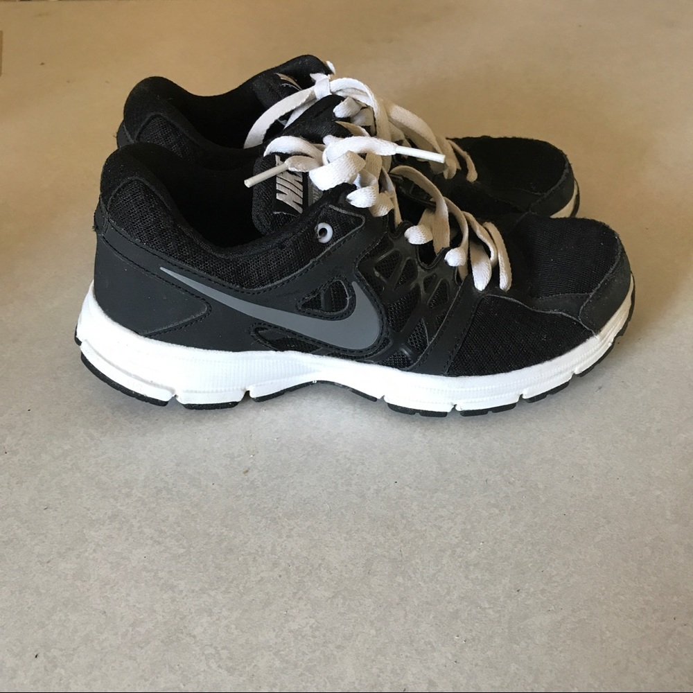 B&W Nike Relentless 2