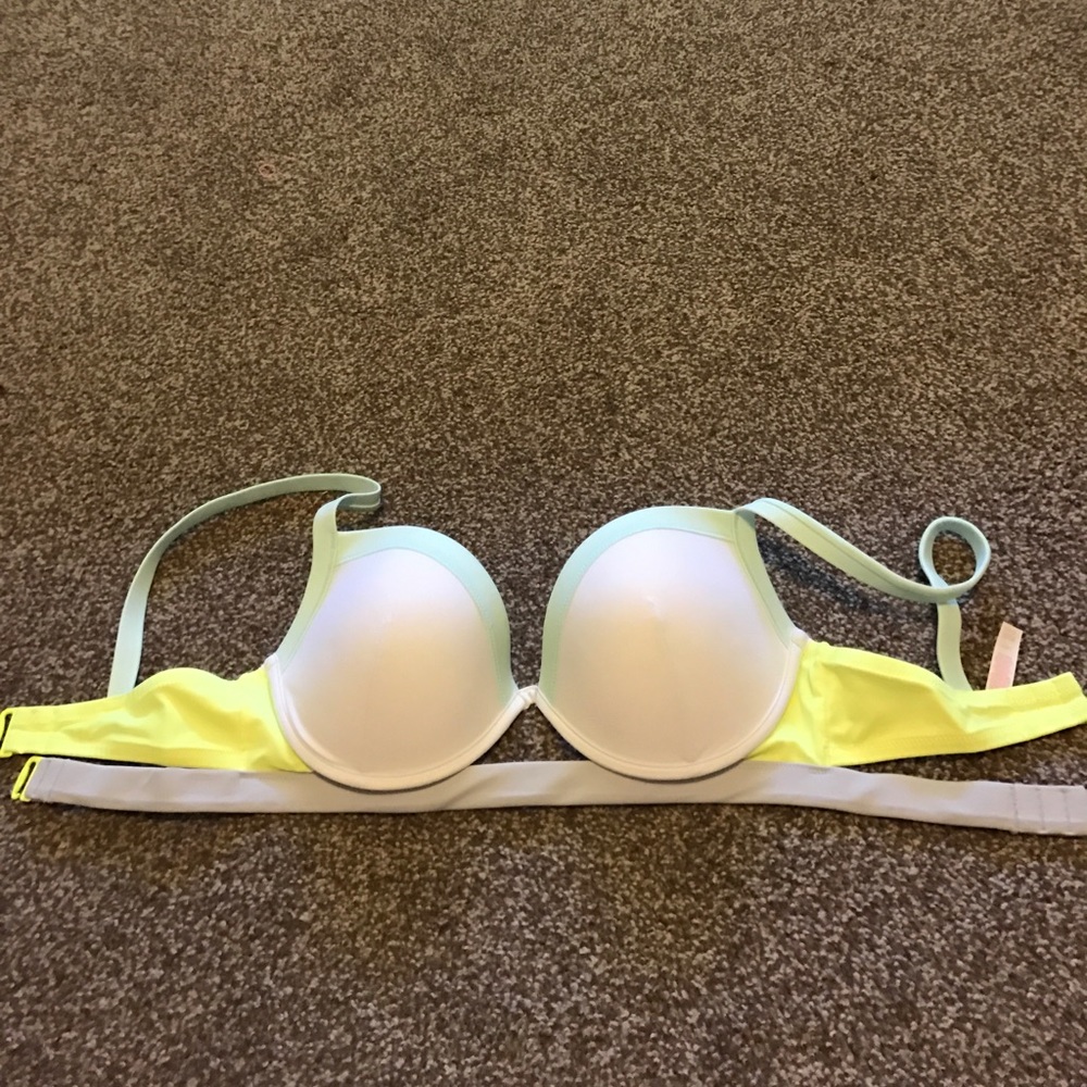 HOTTIE HALTER VS BIKINI TOP 32DD