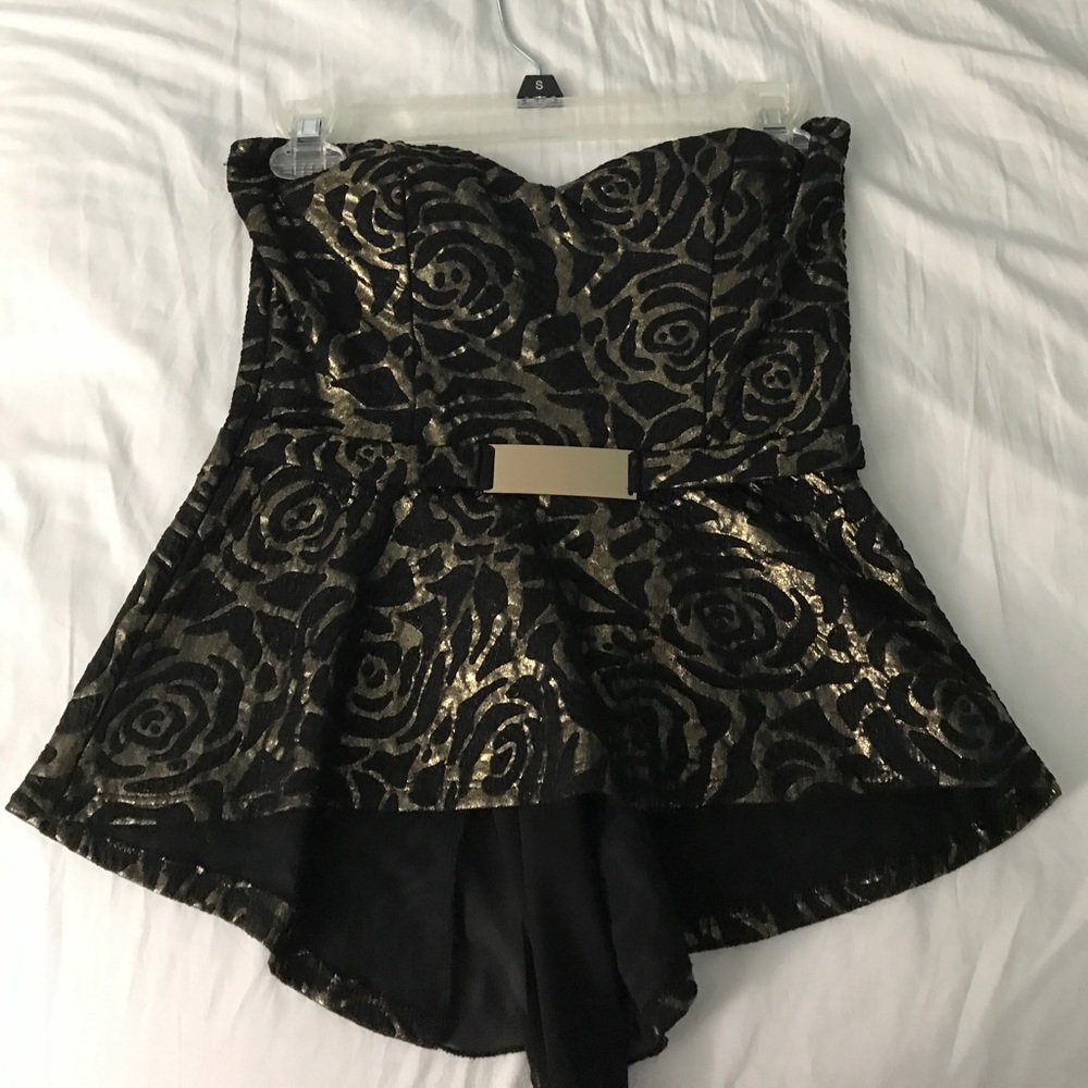 Fun gold black top