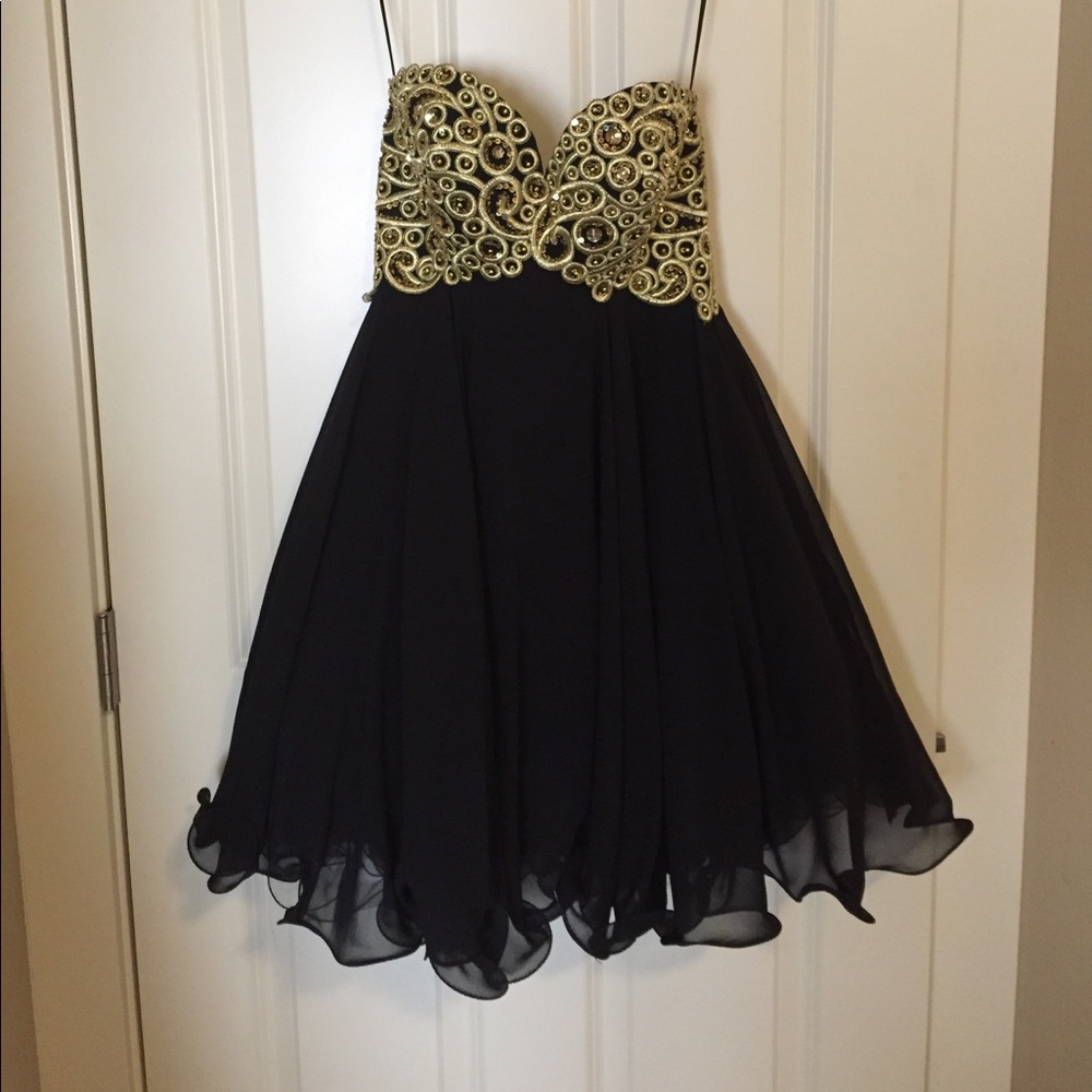 ❤️FP❤️ Short Black and Gold Prom/Homecoming Dress