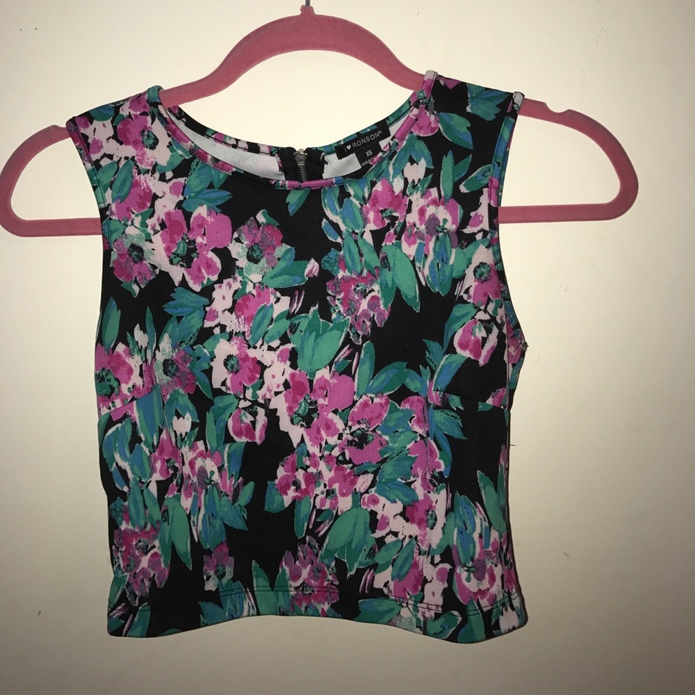 Beautiful Floral Top. Matching piece avai.