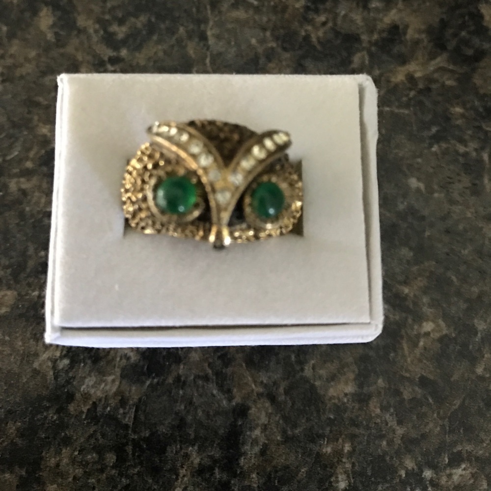 Green eyes owl ring