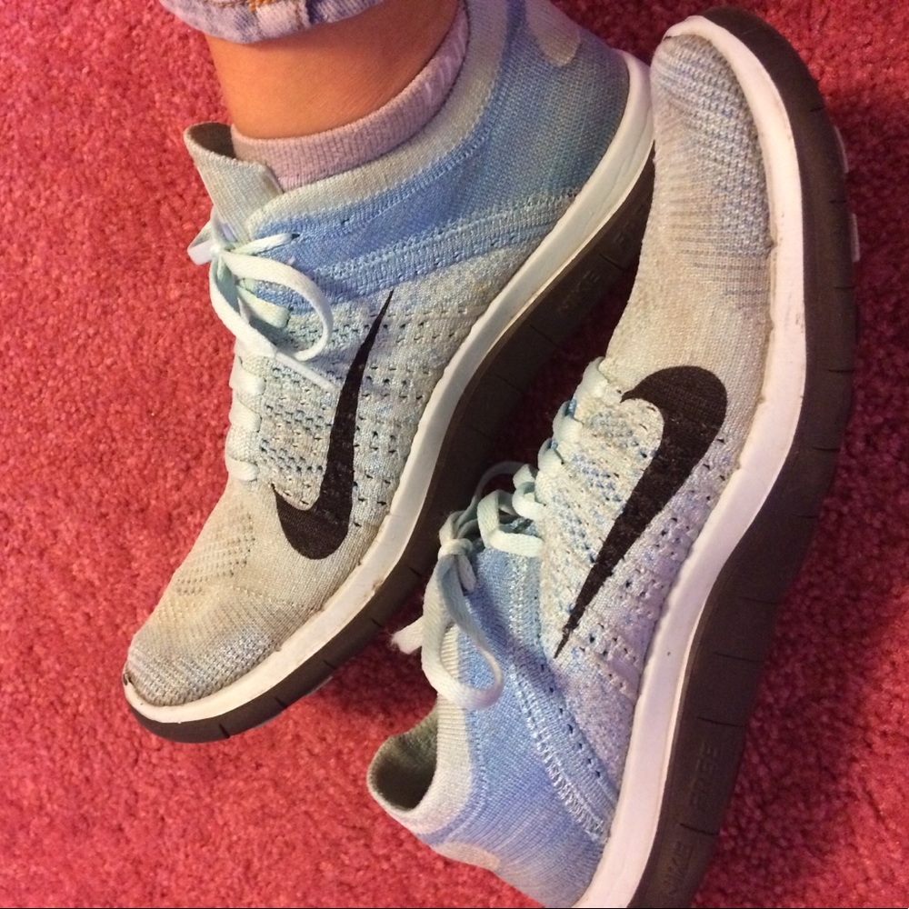 Nike free 4.0 flyknit tennis shoes