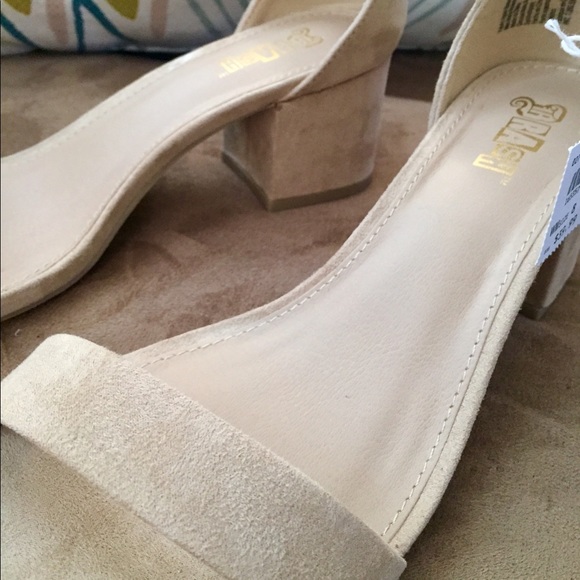 Nude Chunky Heel Sandal - Picture 4 of 6