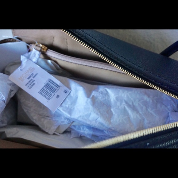 NWT!! Michael Kors Satchel Studio Sold!! - Picture 3 of 4