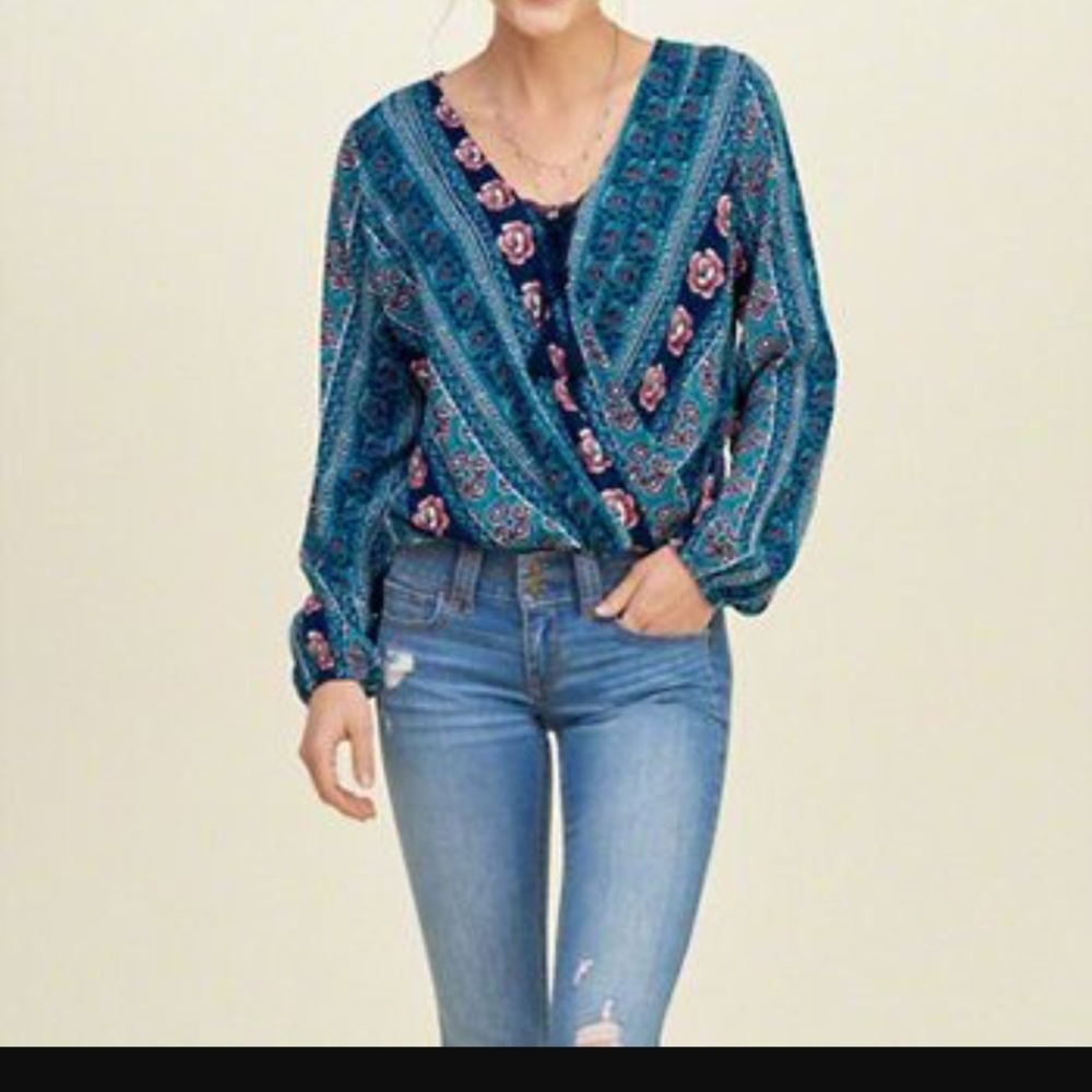 Hollister wrap top Xs