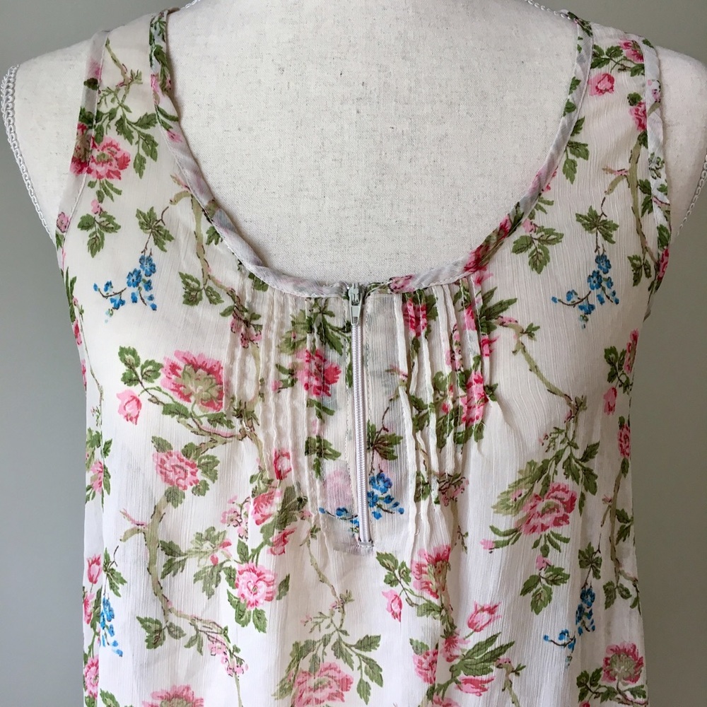 Sheer & Flowy Floral Boho Top•Like New• - Picture 3 of 3