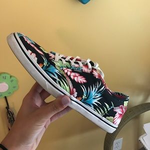Hawaiian vans sneakers!! Size 9 :)