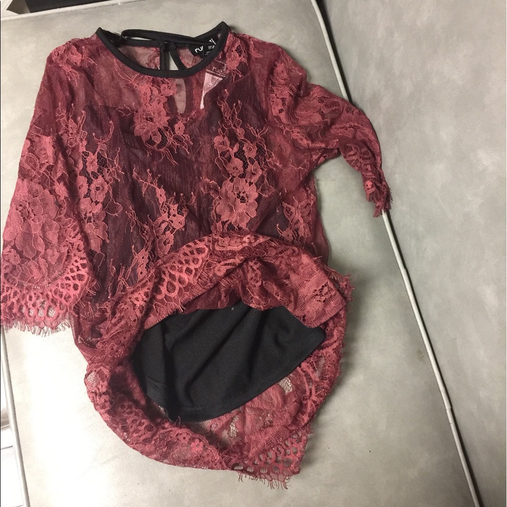 Blouse 👚 - Picture 2 of 2