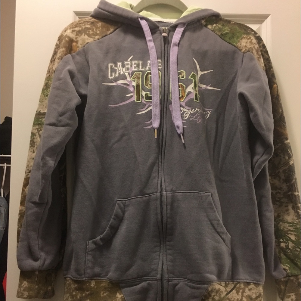 Cabelas sweat shirt