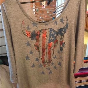 Hi-low bull skull American flag top