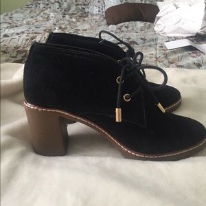 AUTHENTIC Tory Burch Hillary Booties