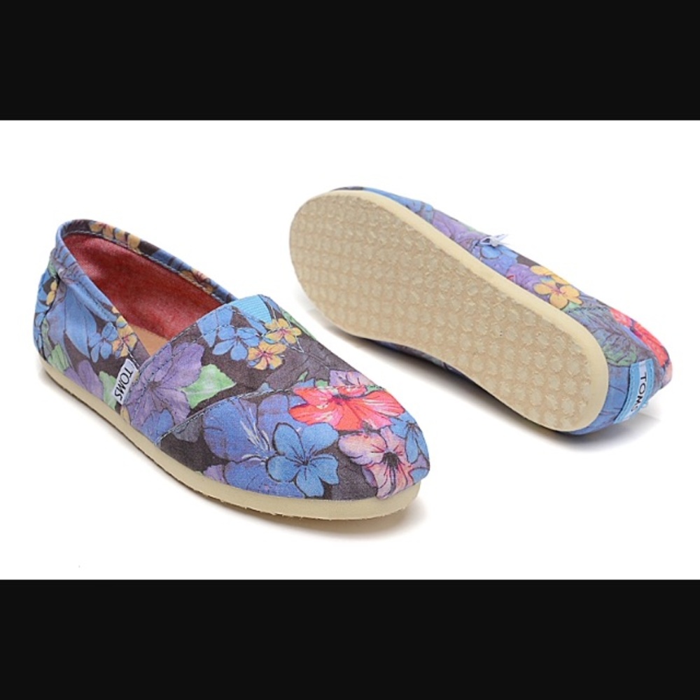 Blue flower printed Toms