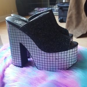 Yru  Dream platform slip on's in disco!