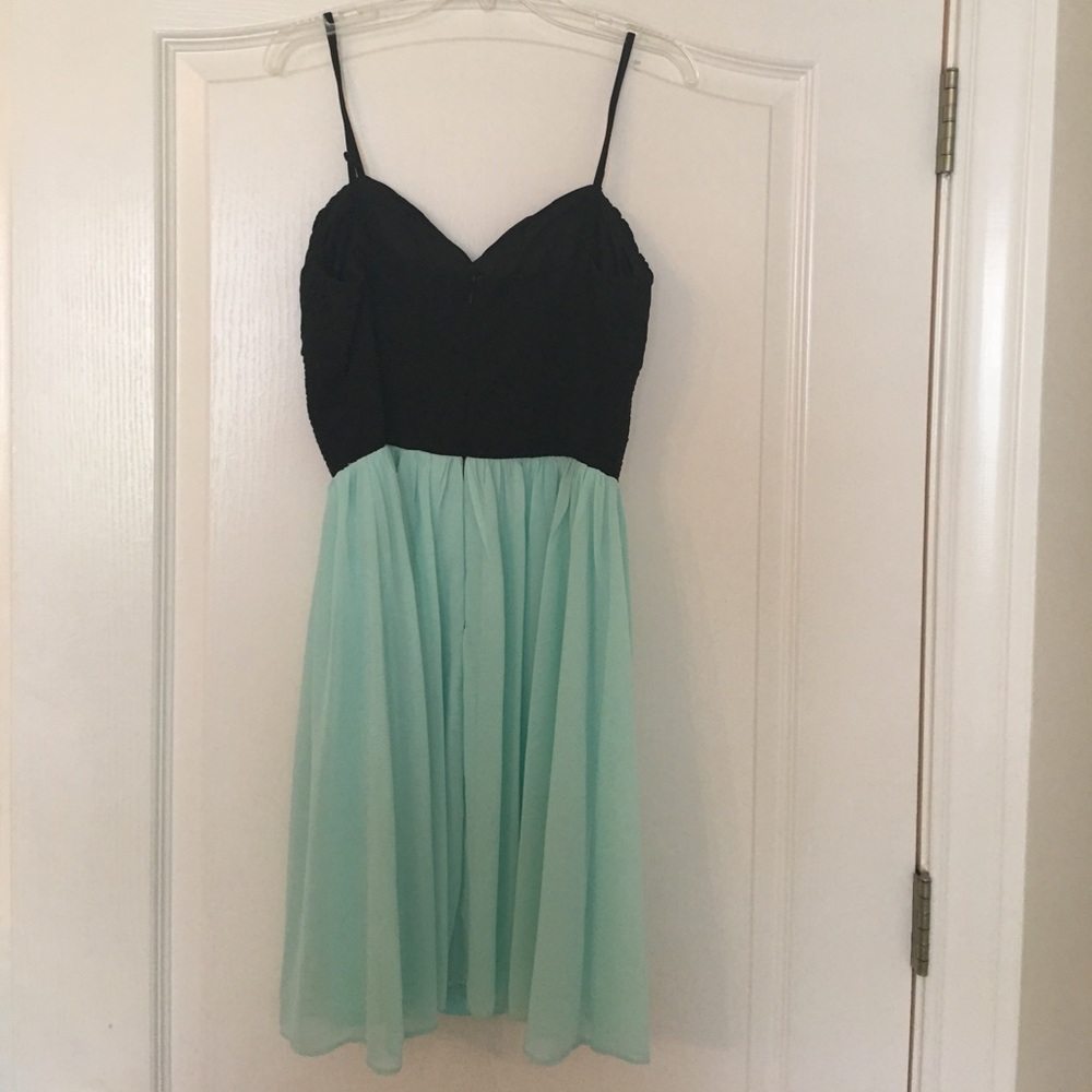 Dress - Picture 2 of 4