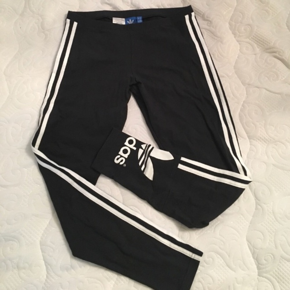 🚨SOLD🚨Adidas leggings