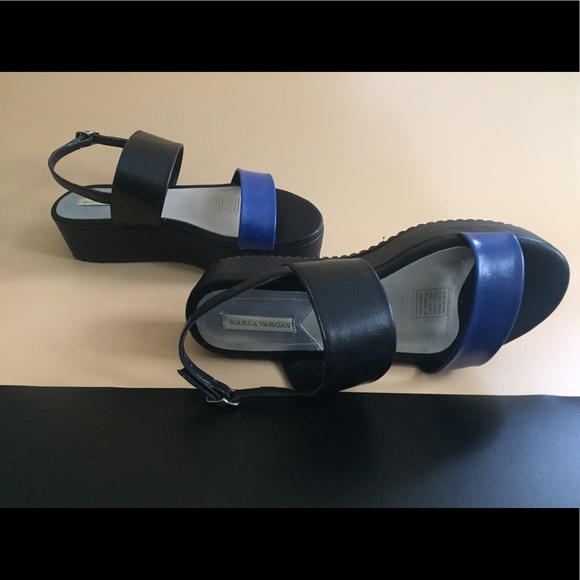 Black Flatform Sandals - Picture 2 of 4