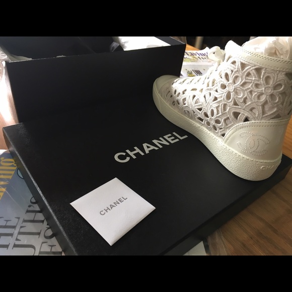 Chanel Sneakers White. - Picture 5 of 5