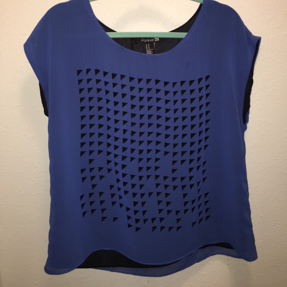 Geo- short sleeve blue top - medium