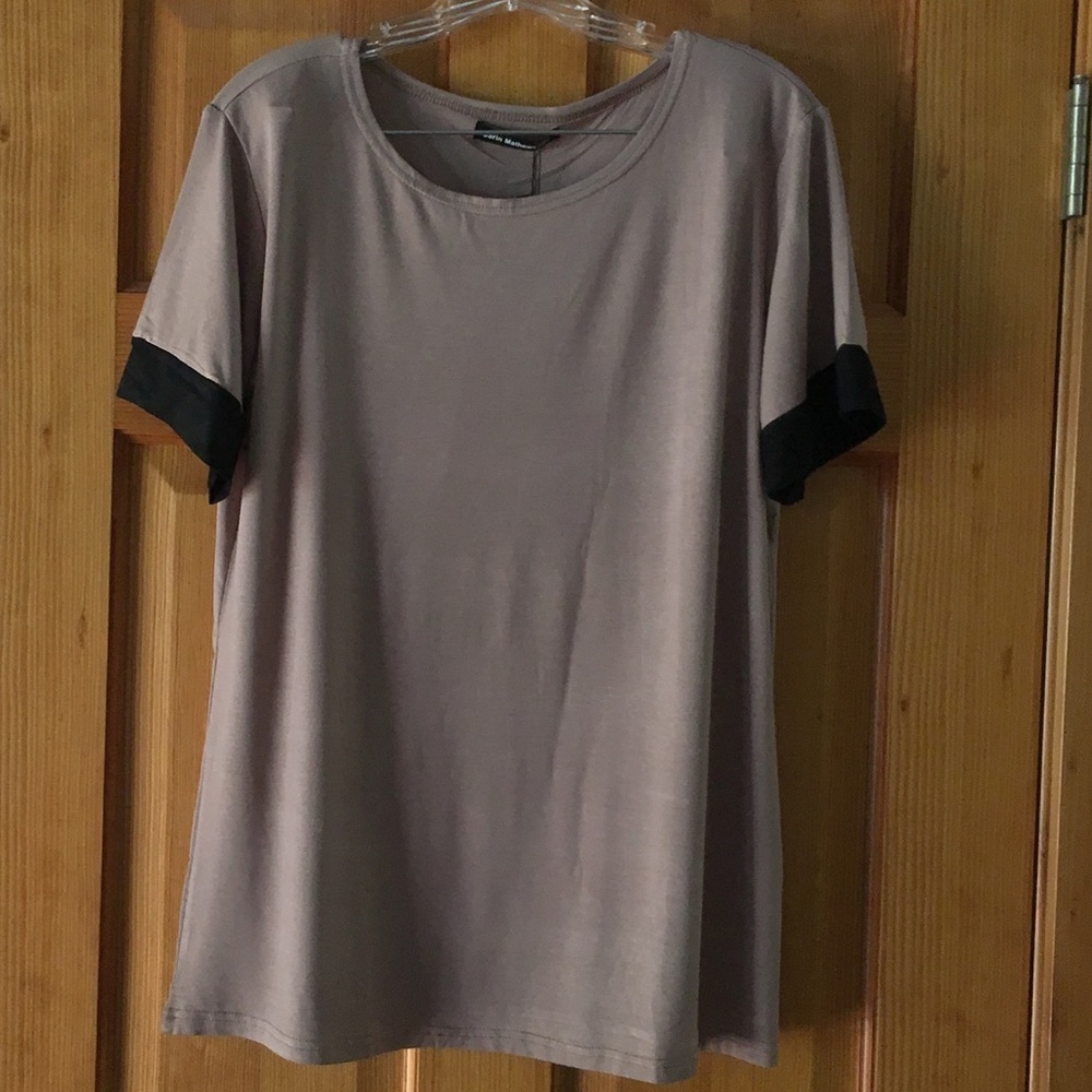 Sarin Matthews Tee - Picture 2 of 3
