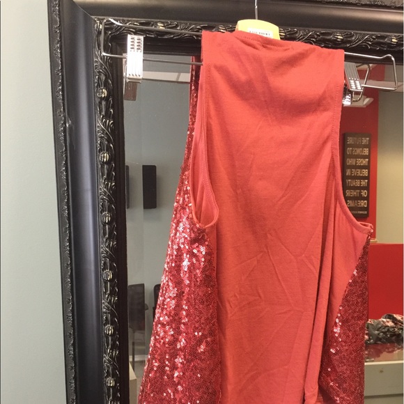 Top - Picture 2 of 3