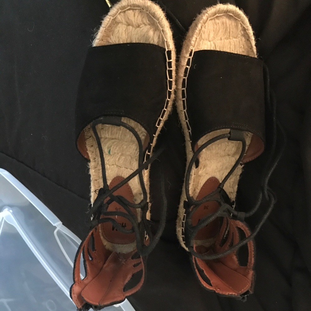 H&M black sandals size 5.5 like new