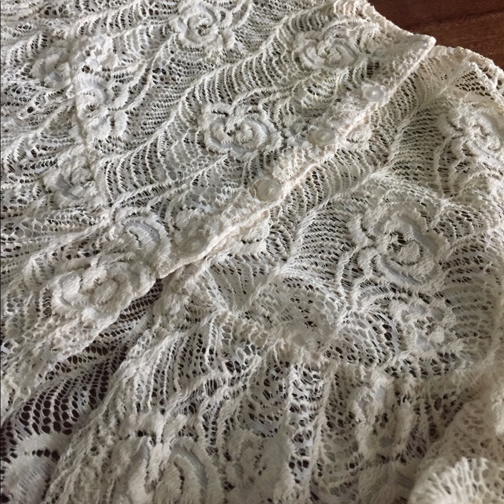 Monteau Lace Blouse 🌹