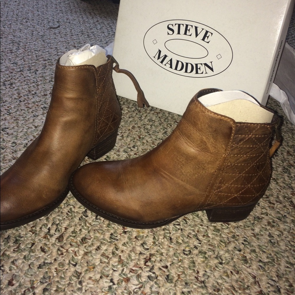 Steve Madden brown booties