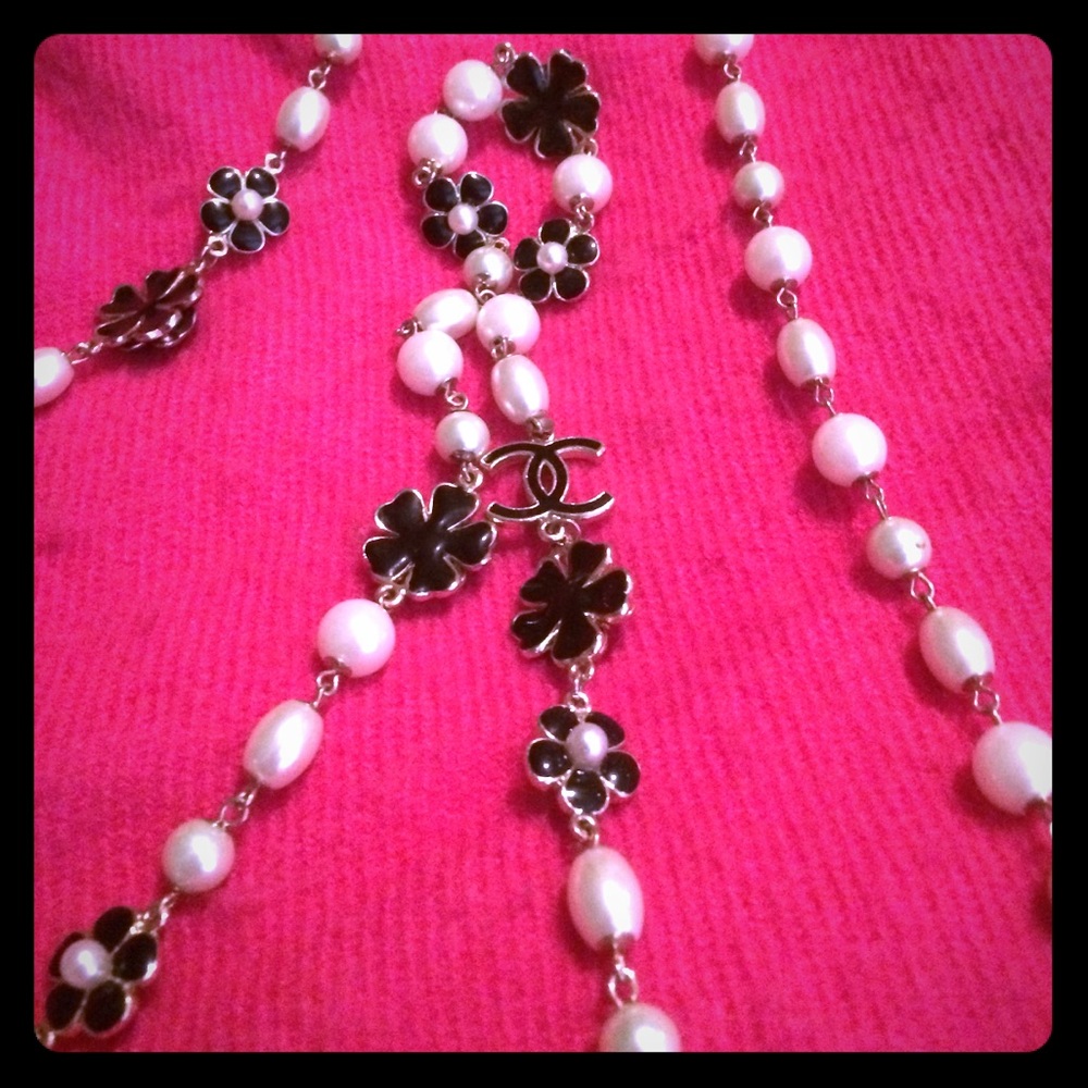 Beautiful Double C's pearl & stone 💎 necklace