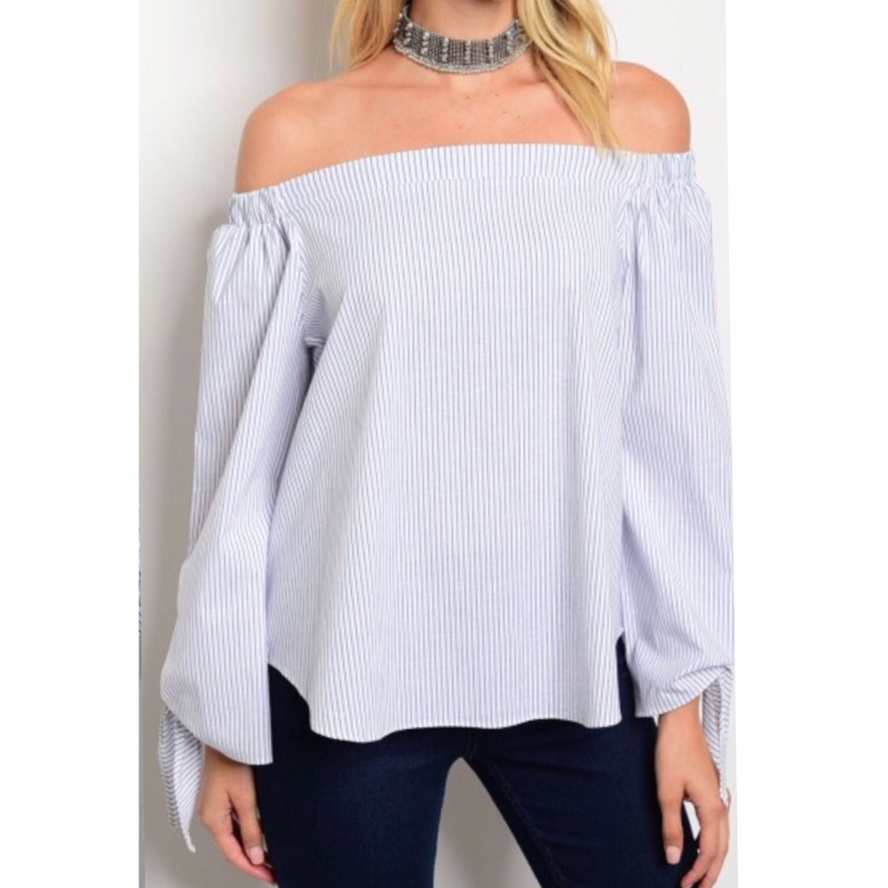 ๐ฃ SALE ๐ฃ Navy/White Off the Shoulder - Picture 4 of 4