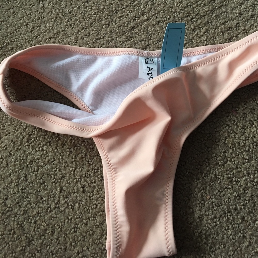 Cheeky bikini bottoms