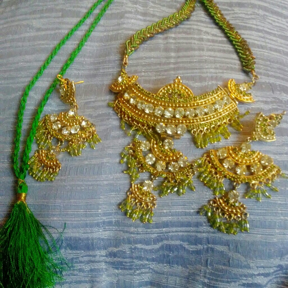 Additional pictures of lime green gold necklace!