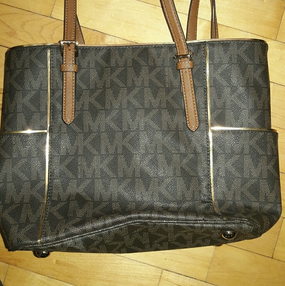 Authentic Michael Kors Bag - Like New ! - Picture 2 of 5