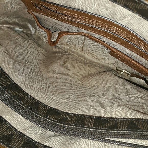 Authentic Michael Kors Bag - Like New ! - Picture 3 of 5