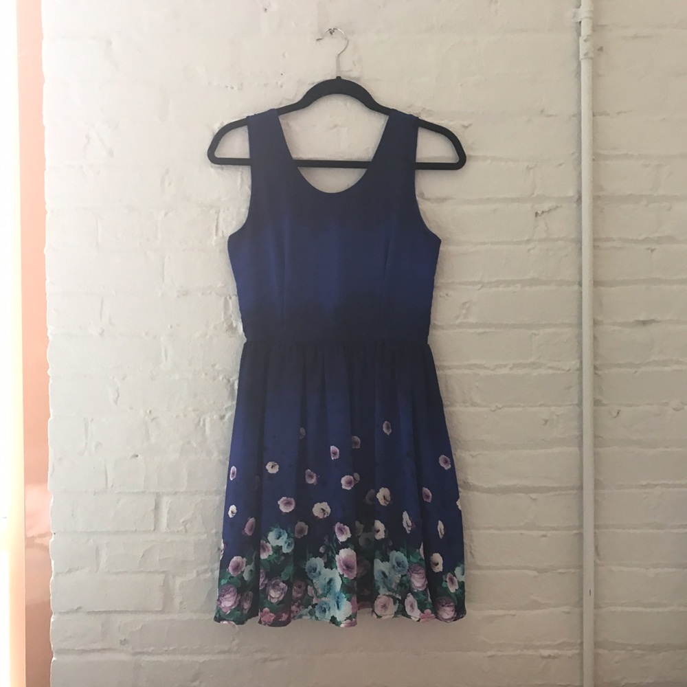 🌼FRANCESCAS BLUE FLORAL DRESS🌼